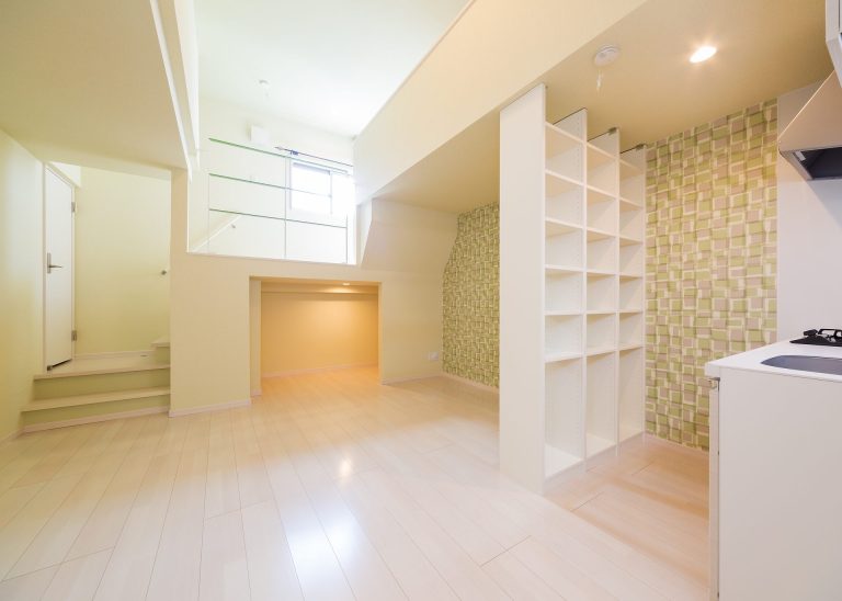 3層スキップフロア、壁面収納