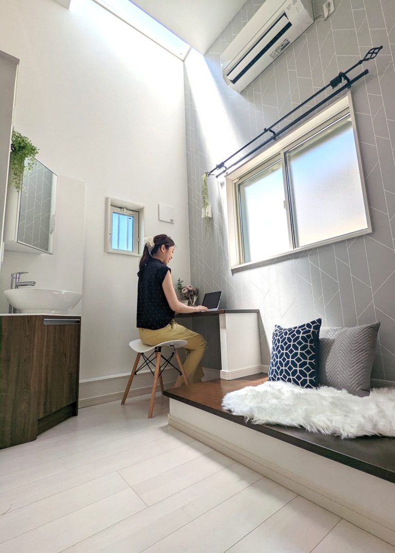 3層スキップフロア、カウンター、トップライト